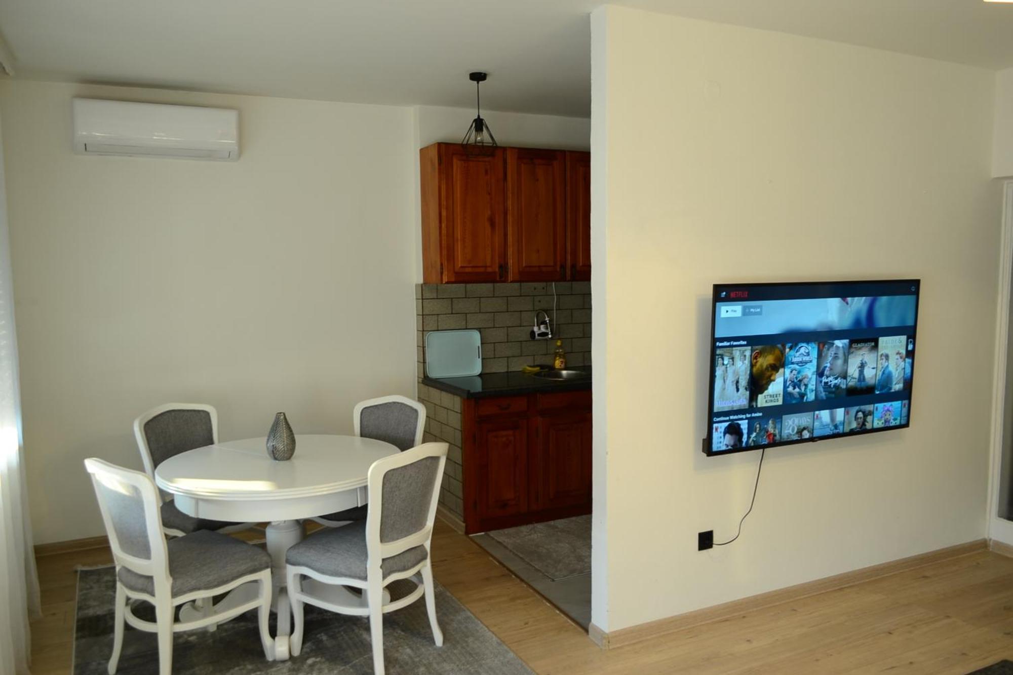 Spacious And Modern Apartment In Town Center Konjic Extérieur photo