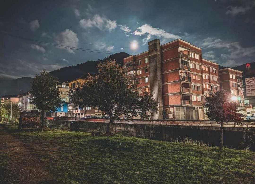Spacious And Modern Apartment In Town Center Konjic Extérieur photo