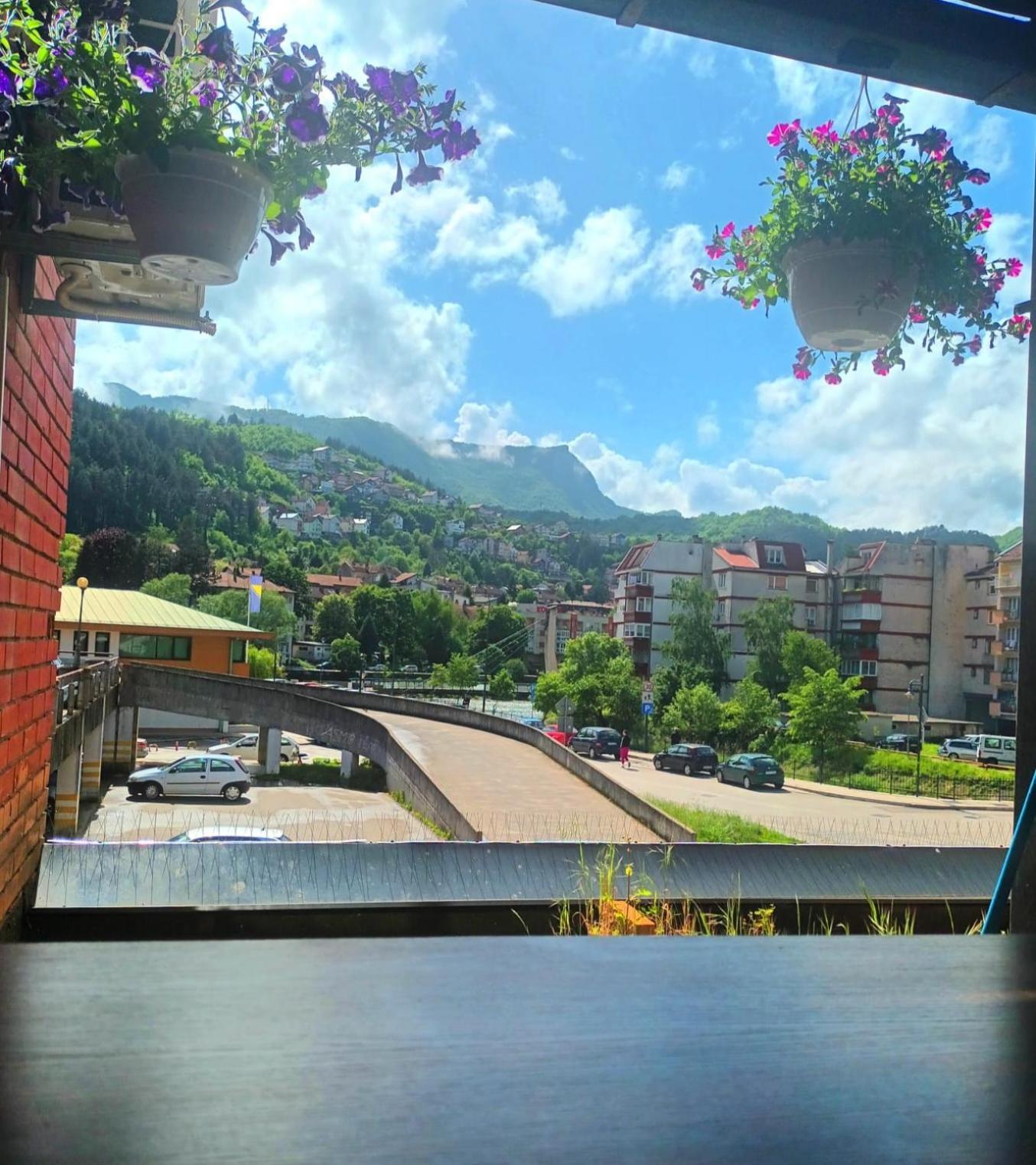 Spacious And Modern Apartment In Town Center Konjic Extérieur photo